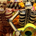 11030129. Puebla, Puebla.- En conmemoración del Día de muertos, se colocó una ofrenda monumental con calaveras de papel mache realizadas por artesanos locales, hoy en el patio del Palacio Municipal de Puebla.  
NOTIMEX/FOTO/CARLOS PACHECO/CPP/HUM/